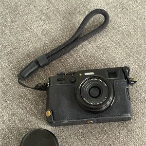 Fujifilm x100v Black Digital Camera with Lens Cap